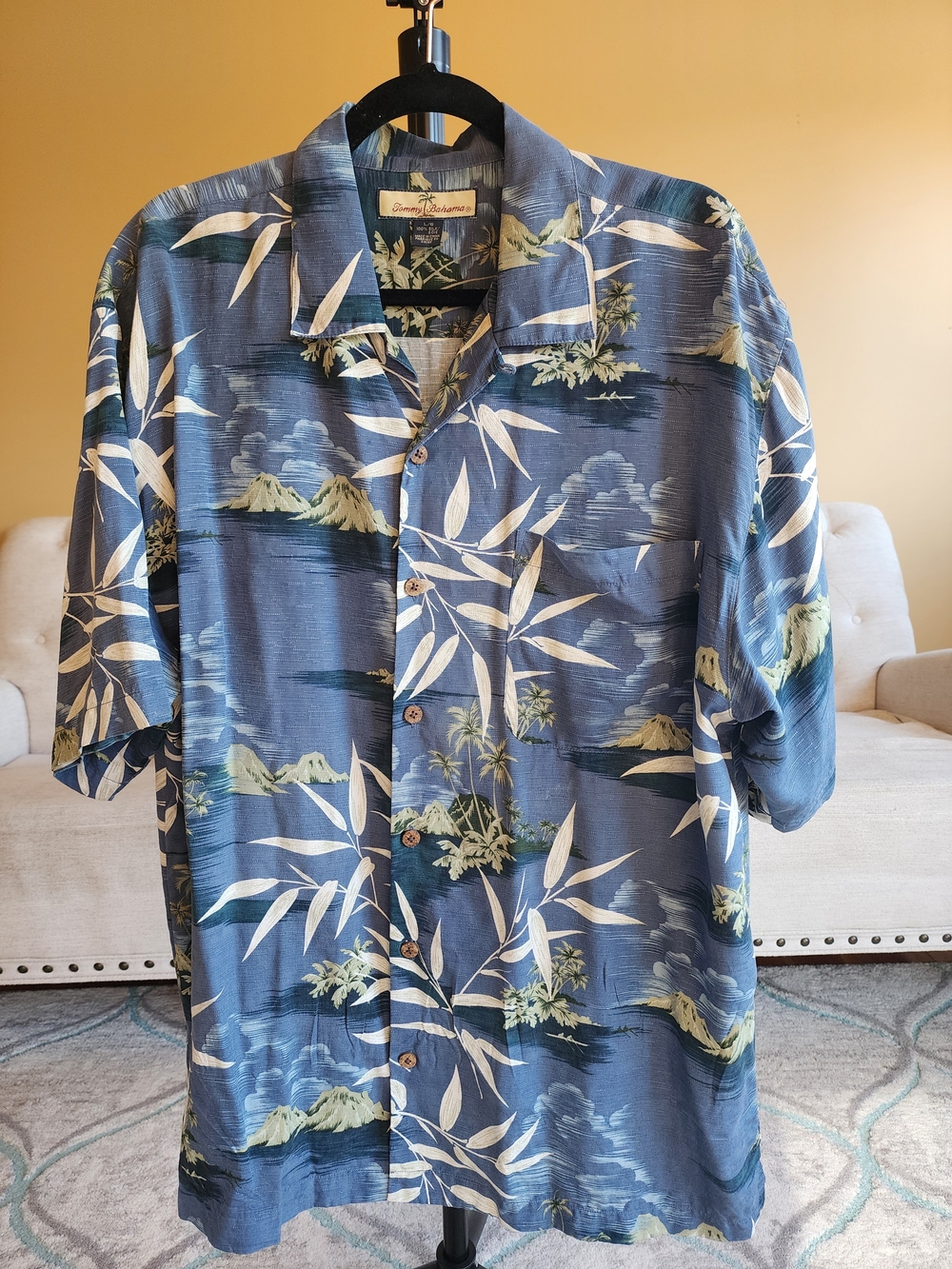 Tommy Bahama 100% Silk Hawaiian Shirt Men’s Large L/G Blue Tropical Aloha Button